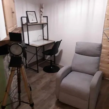 T2 Dans Petit Village Climatise Apartment