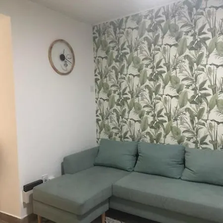 Apartment T2 Dans Petit Village Climatise *